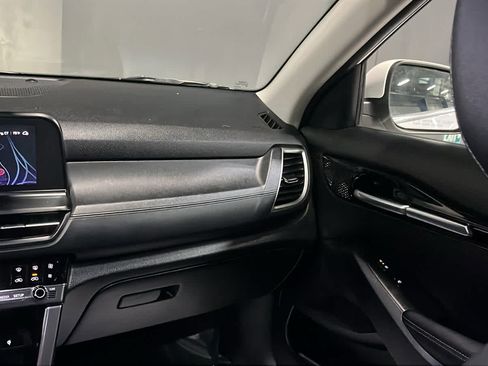 Used 2024 Kia Seltos EX FWD image 27