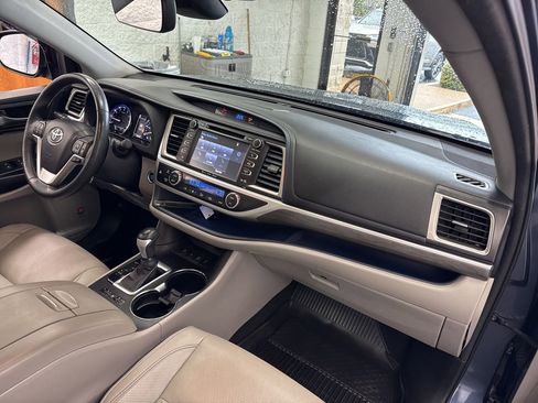 Used 2018 Toyota Highlander Limited Platinum image 58