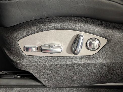 New 2026 Porsche Macan image 28