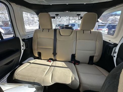 Used 2021 Jeep Wrangler Unlimited Sahara w/ LED Lighting Group image 27