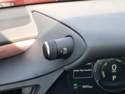 Used 2025 Lexus ES 300h w/ Premium Package image 37