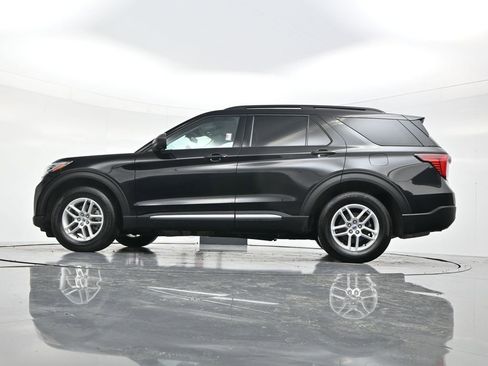Used 2025 Ford Explorer Active w/ Active Comfort Package RWD image 57