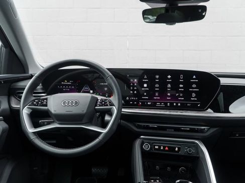 Used 2025 Audi Q5 Premium Plus w/ Premium Plus image 23