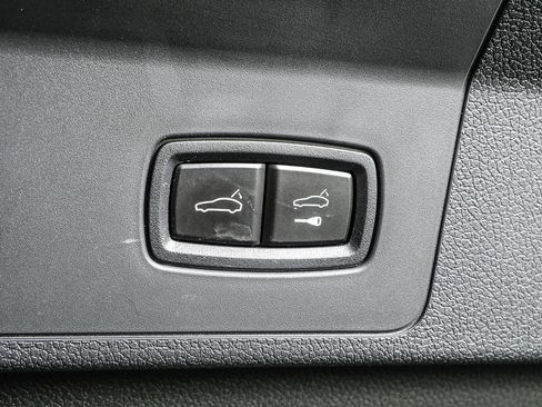 Certified 2025 Porsche Panamera 4 w/ Premium Package image 33