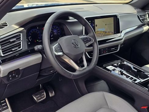 Used 2025 Volkswagen Atlas Cross Sport SEL R-Line AWD/4WD image 32