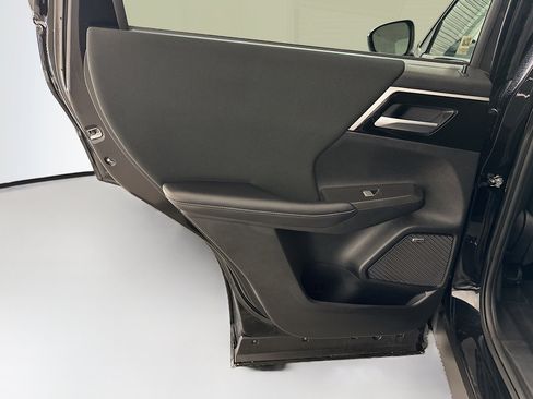 Used 2025 Mitsubishi Outlander ES image 27