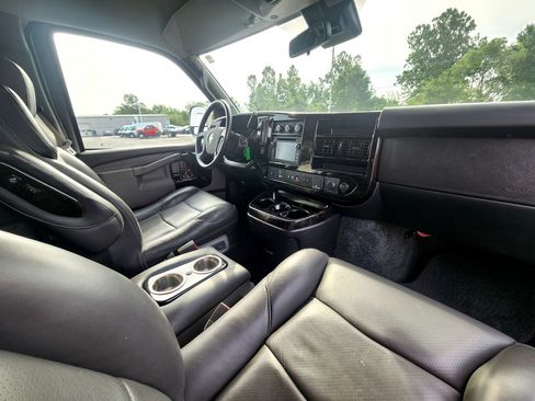 Used 2020 Chevrolet Express 2500 w/ Enhanced Convenience Package RWD image 45
