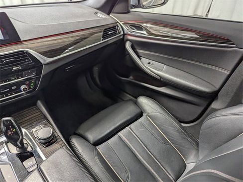 Used 2018 BMW 530i xDrive w/ Premium Package image 8