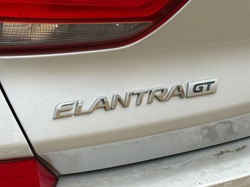 Used 2018 Hyundai Elantra GT image 9