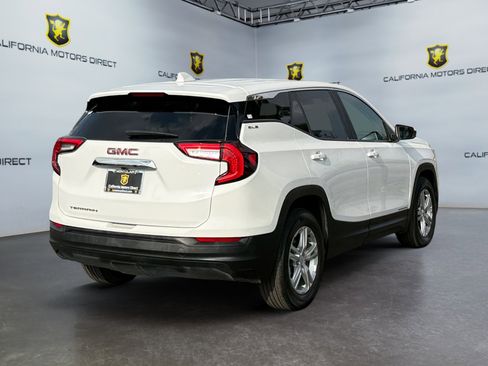 Used 2024 GMC Terrain SLE image 4