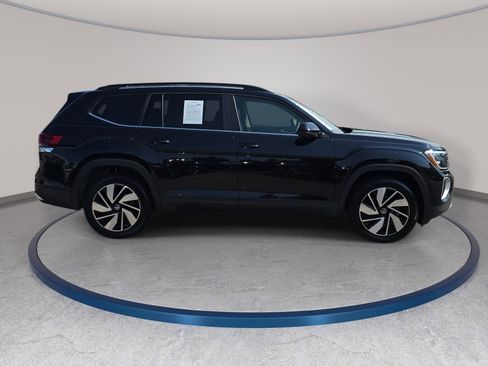 Used 2024 Volkswagen Atlas SE AWD/4WD image 4