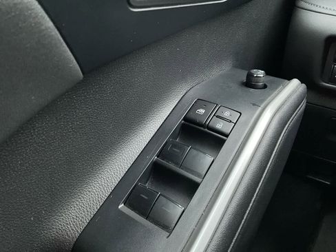 Used 2024 Toyota Highlander XLE image 24