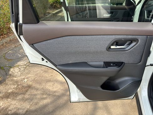 Certified 2023 Nissan Rogue SV image 29