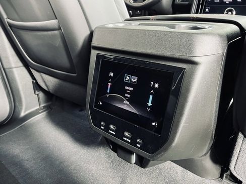 Used 2025 GMC Yukon AT4 Ultimate image 16