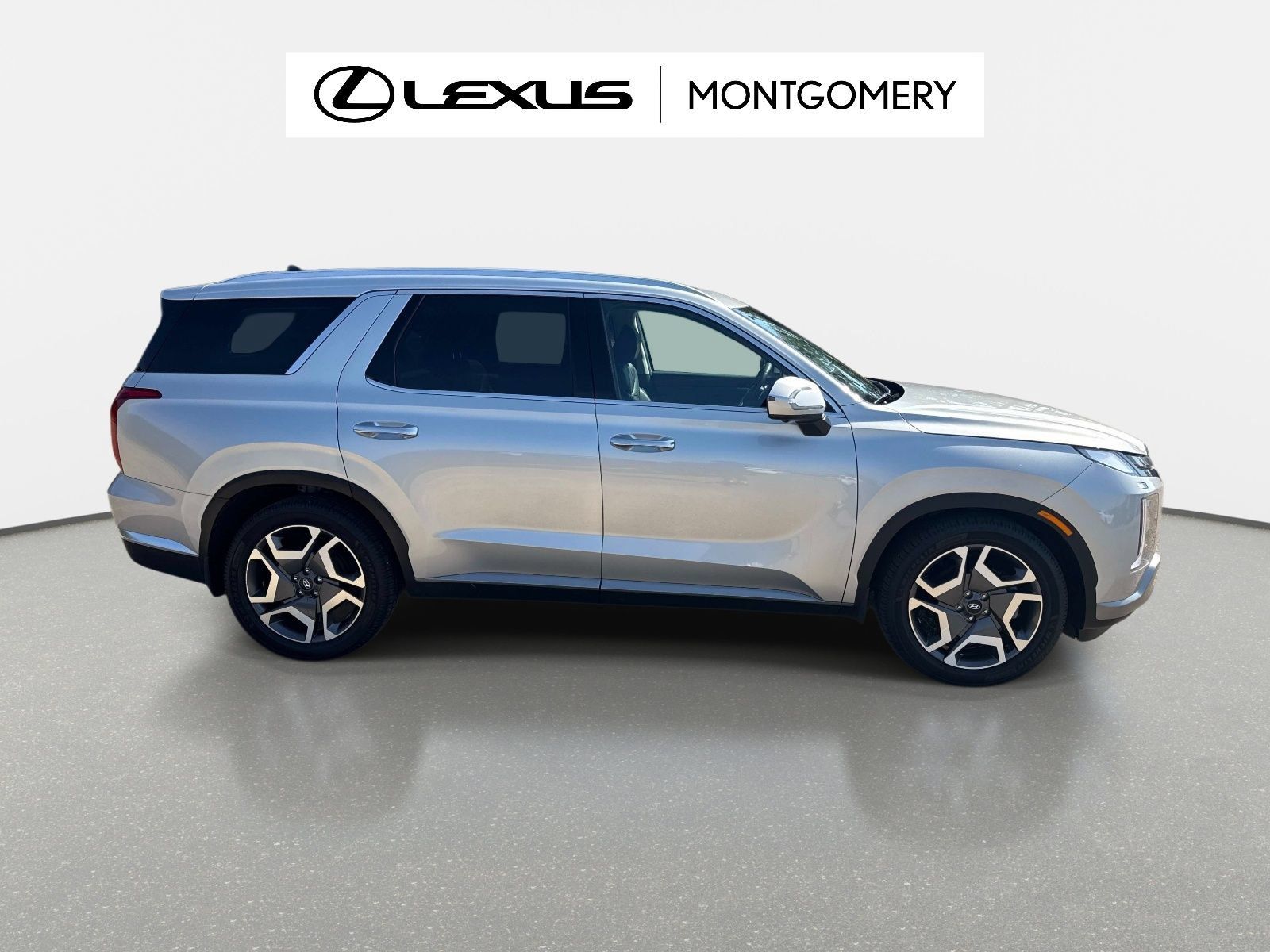 Used 2024 Hyundai Palisade Limited AWD/4WD image 2