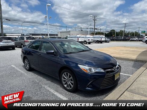 Used 2016 Toyota Camry XLE w/ Moonroof Package FWD image 1