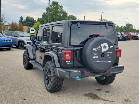 Used 2023 Jeep Wrangler Unlimited Sahara w/ Cold Weather Group AWD/4WD image 3