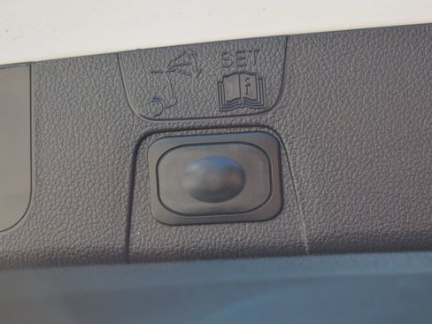 Used 2013 Ford C-MAX Energi SEL FWD image 14