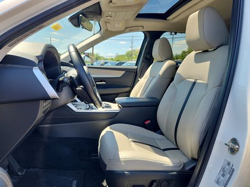 Certified 2024 MAZDA CX-90 Plug-In Hybrid w/ Preferred AWD/4WD image 16