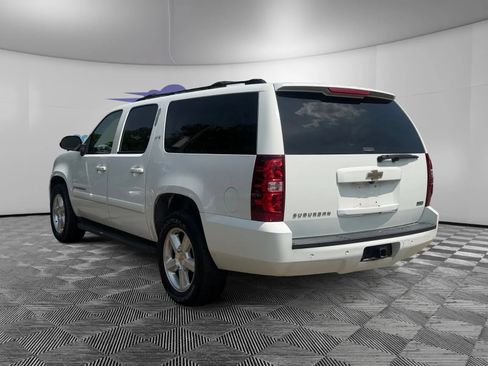 Used 2007 Chevrolet Suburban LTZ w/ LTZ Preferred Equipment Group AWD/4WD image 3