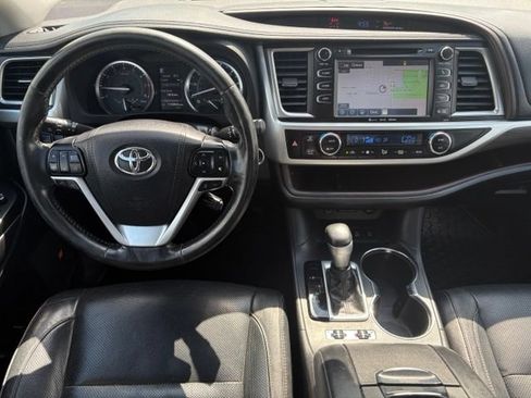 Used 2018 Toyota Highlander Limited AWD/4WD image 3