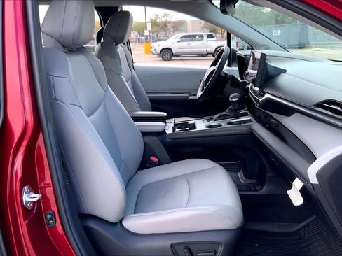 Used 2025 Toyota Sienna XLE w/ XLE Plus Package image 9