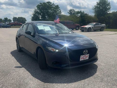 Used 2020 MAZDA MAZDA3 Hatchback FWD image 9