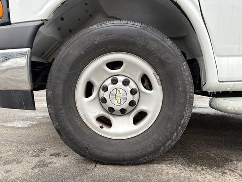 Used 2024 Chevrolet Express 2500 w/ Driver Convenience Package image 18