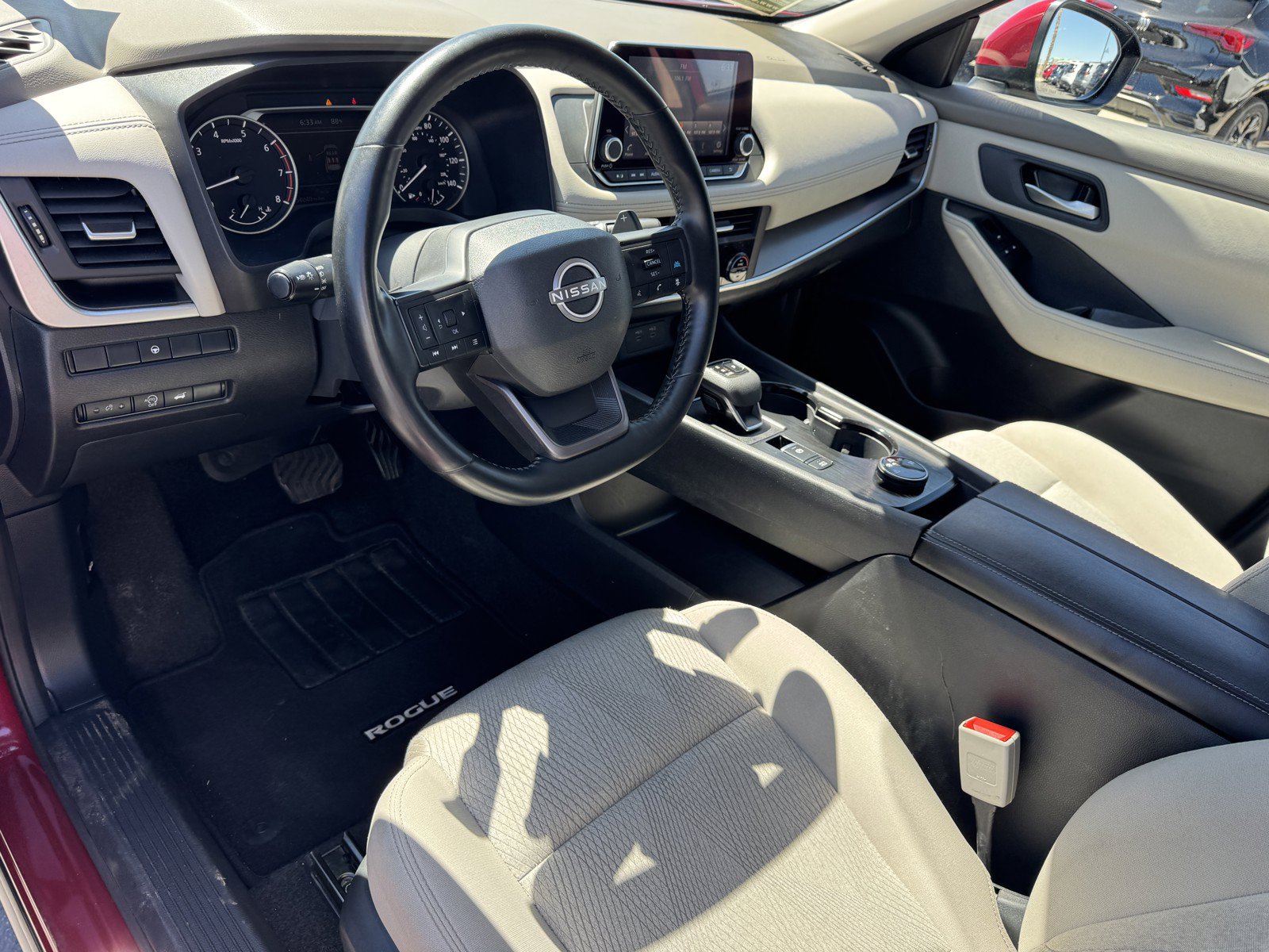 Used 2025 Nissan Rogue SV AWD/4WD image 14