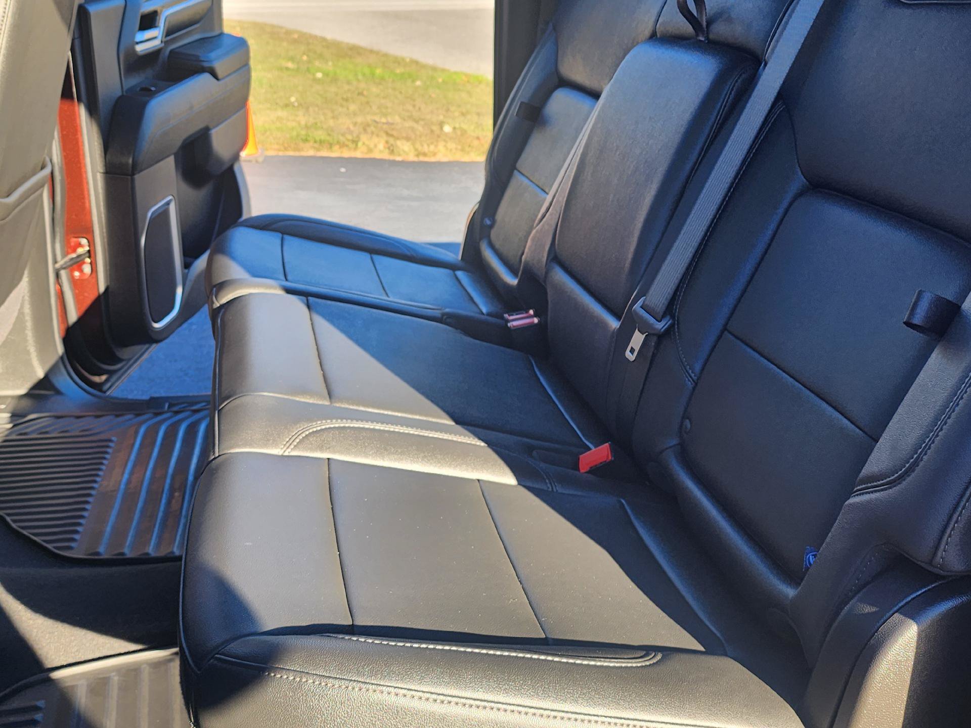 Used 2024 Chevrolet Silverado 2500 LT w/ Convenience Package RWD image 9