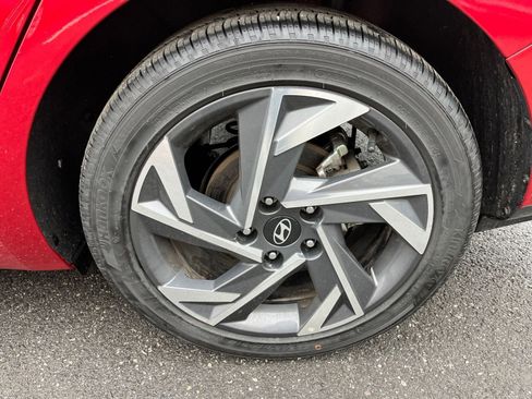 Used 2025 Hyundai Elantra SEL image 31