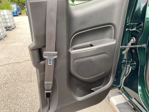 Used 2015 Chevrolet Colorado LT AWD/4WD image 19