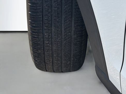 Used 2022 Ford Explorer XLT w/ Equipment Group 202A image 44