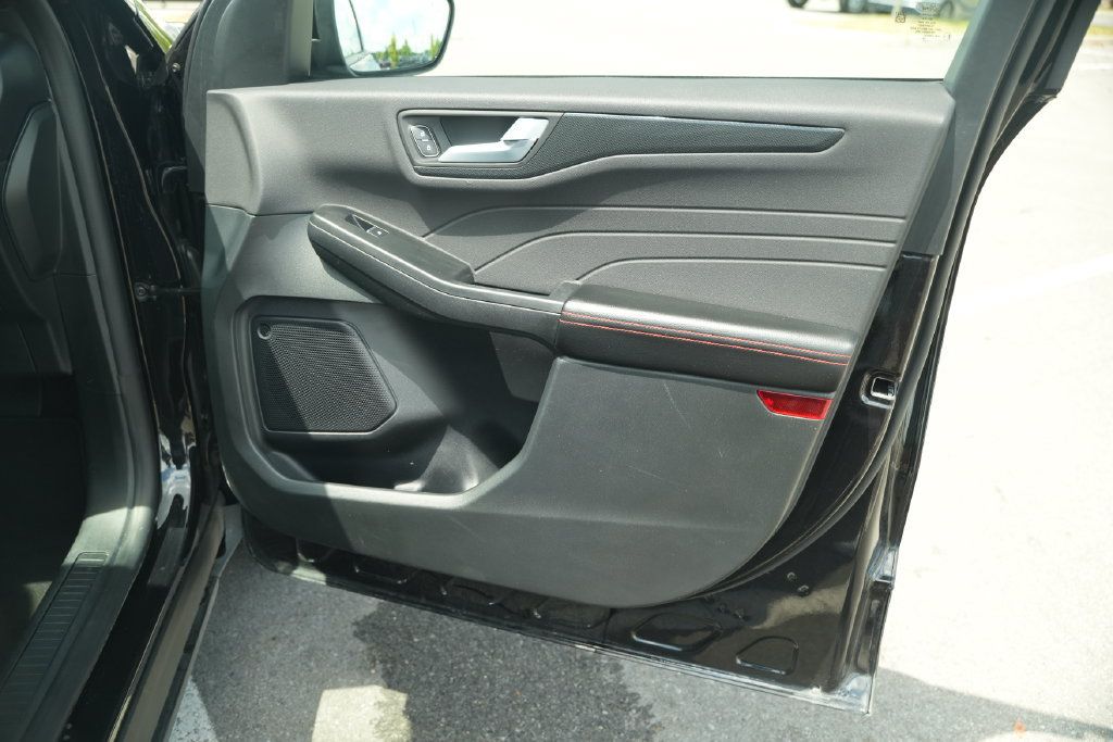 Used 2025 Ford Escape ST-Line Select AWD/4WD image 21