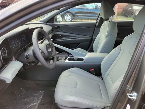 New 2025 Hyundai Elantra Limited FWD image 15