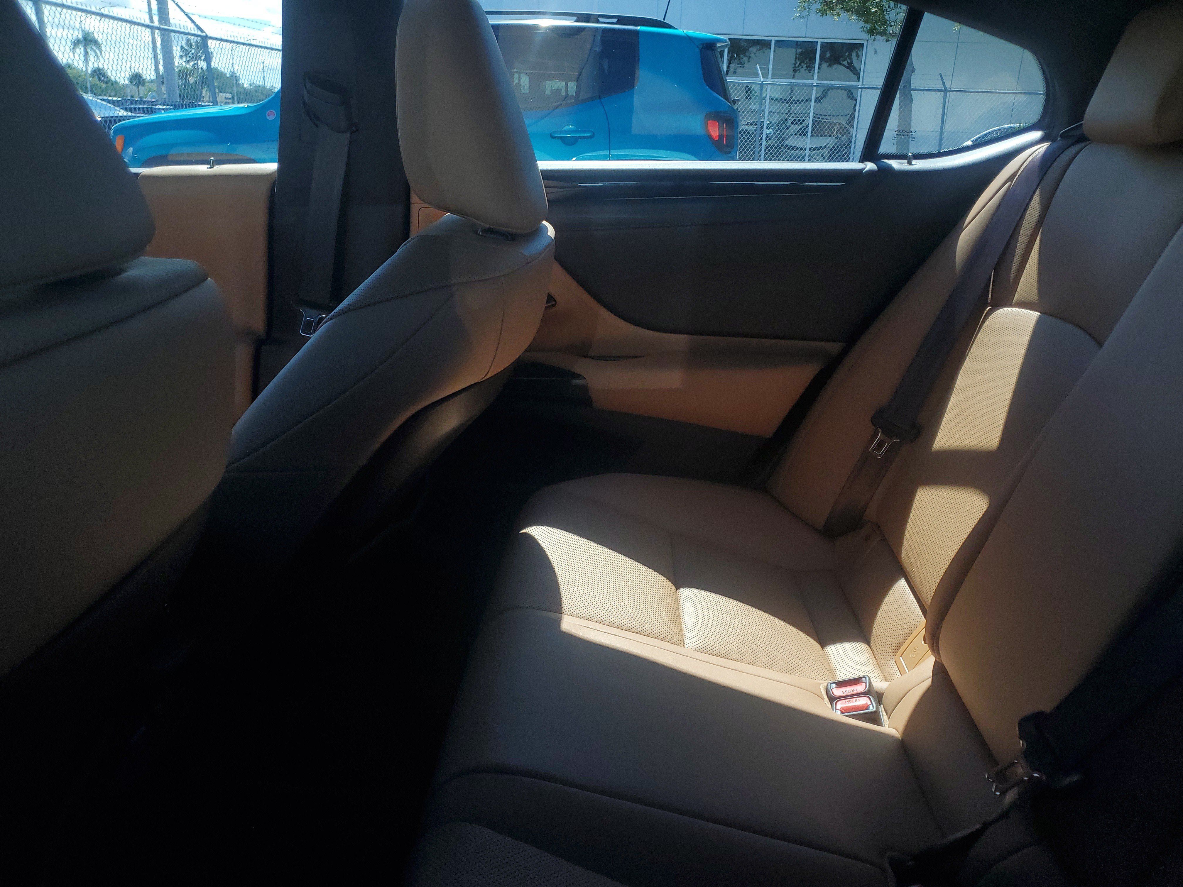 Used 2019 Lexus ES 350 w/ Premium Package FWD image 9