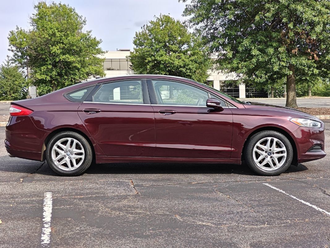 Used 2013 Ford Fusion SE FWD image 5