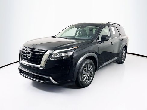 Used 2025 Nissan Pathfinder SV FWD image 3