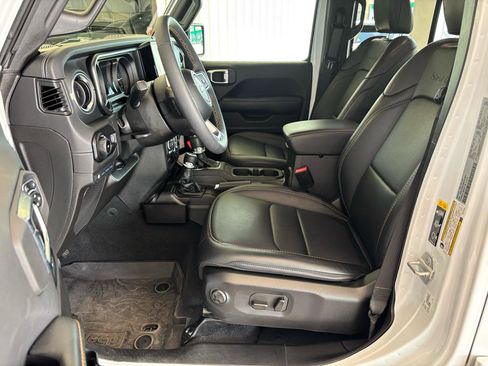 Used 2024 Jeep Wrangler Sahara image 15
