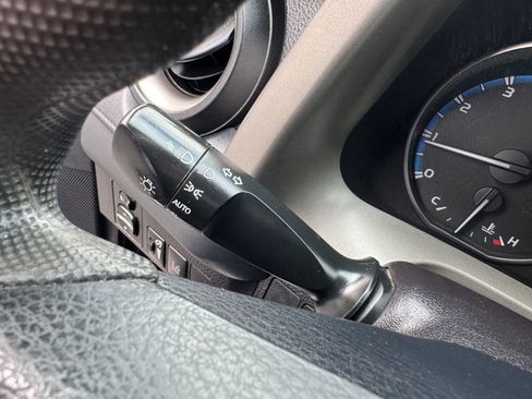 Used 2018 Toyota RAV4 LE w/ Carpet Mat Package FWD image 32