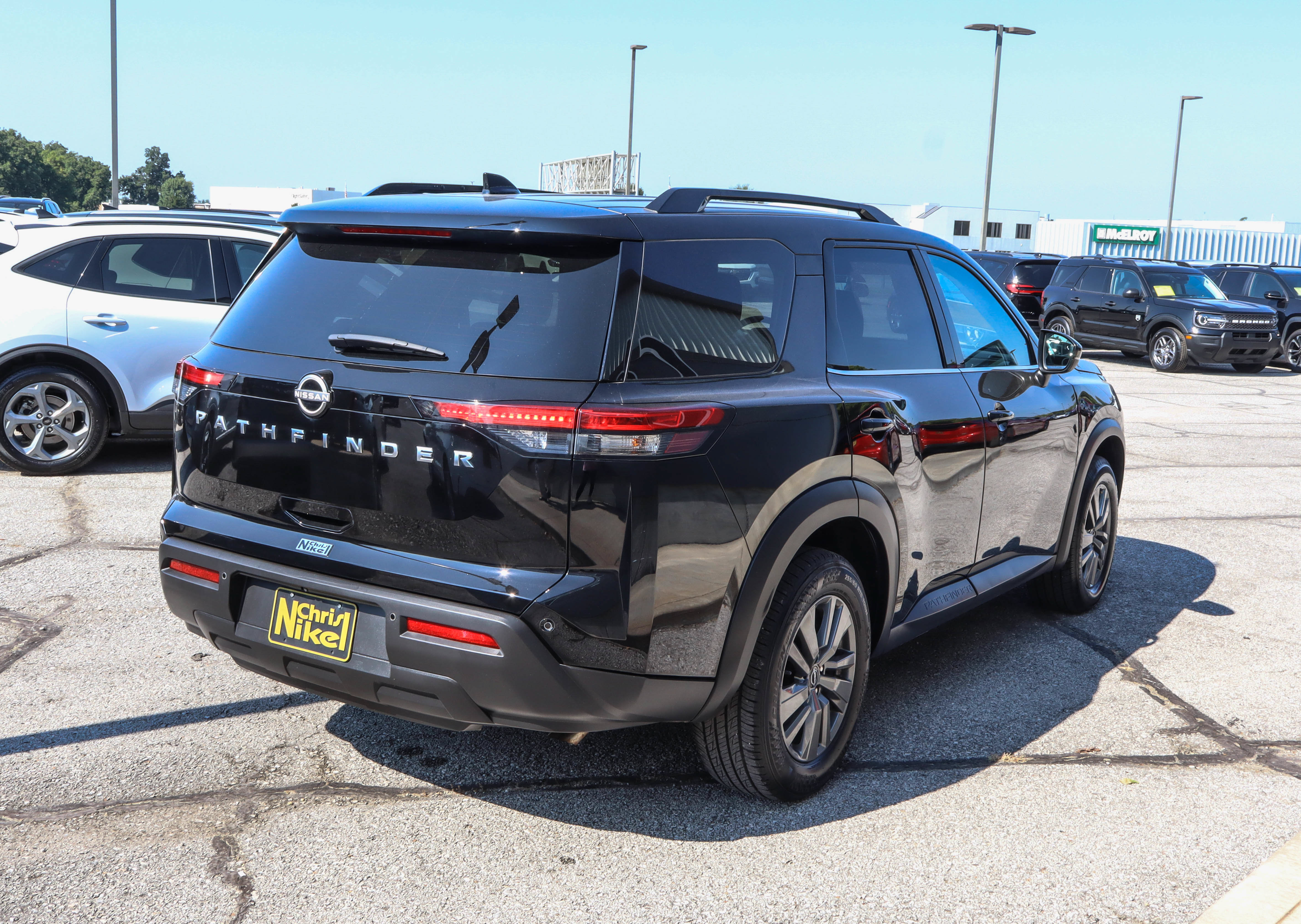 Used 2025 Nissan Pathfinder SV FWD image 4