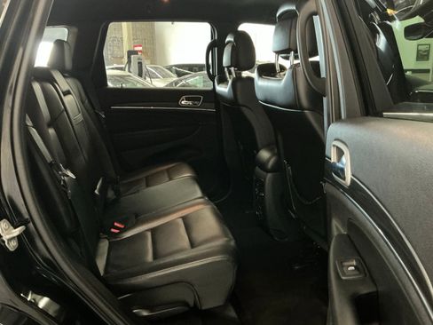 Used 2019 Jeep Grand Cherokee Limited image 15