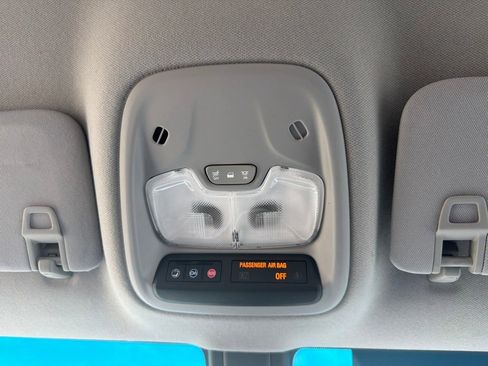 Used 2020 Chevrolet Bolt Premier FWD image 21
