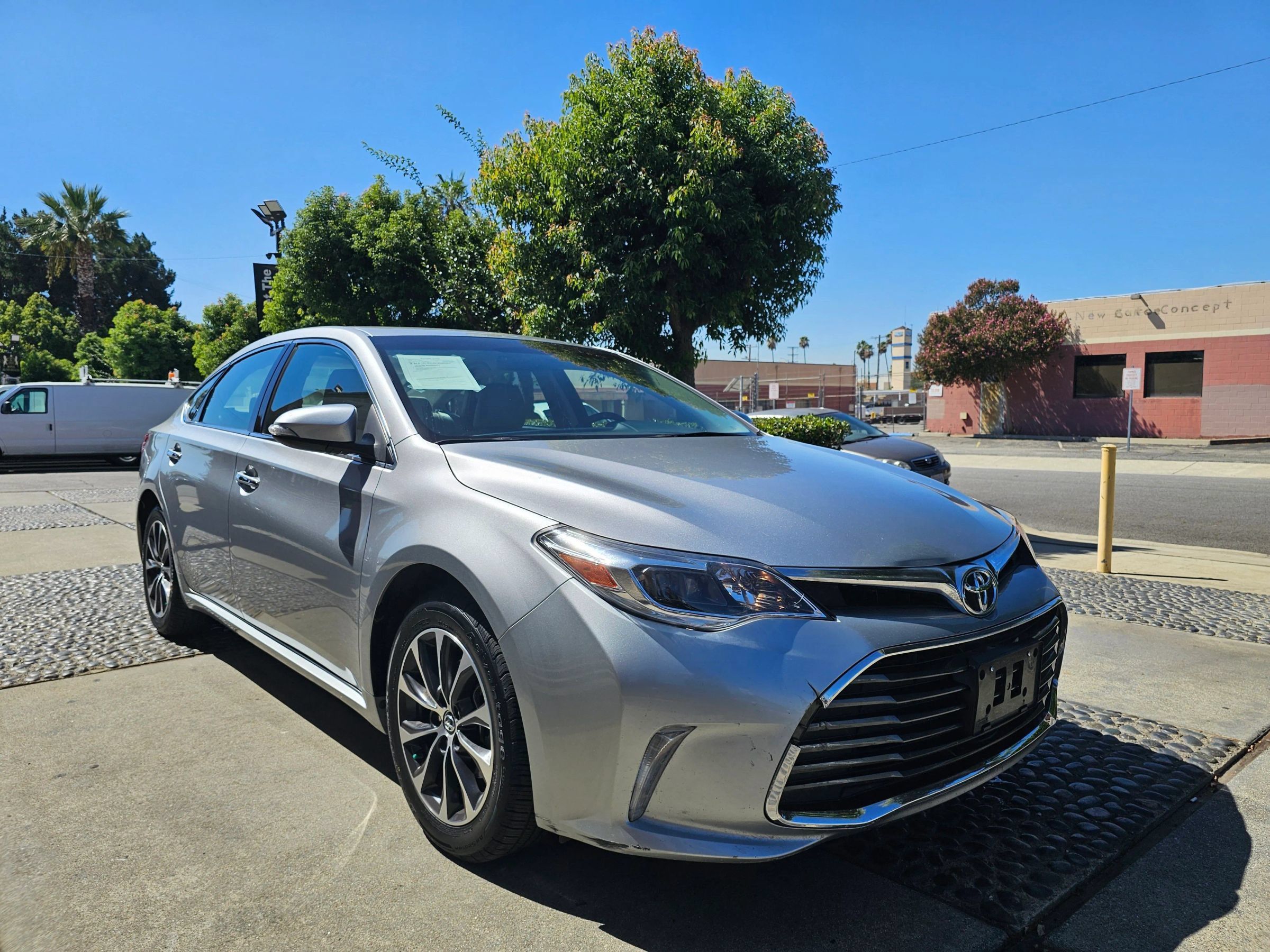 Used 2016 Toyota Avalon XLE FWD image 3