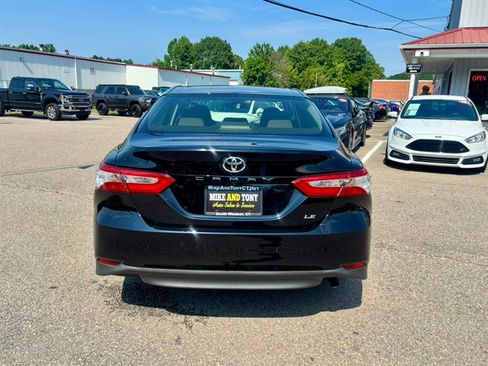 Used 2018 Toyota Camry LE FWD image 7