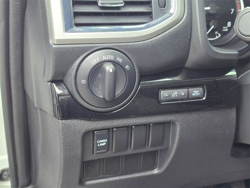 Used 2021 Nissan Titan SV w/ Accessory Utility Package image 58