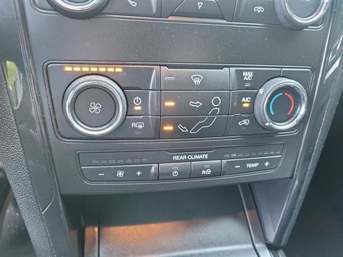 Used 2018 Ford Explorer XLT FWD image 13