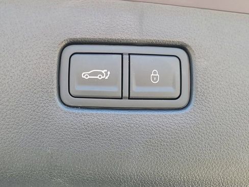 Used 2026 Genesis GV70 2.5T Select image 9