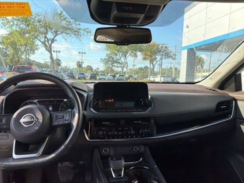 Used 2022 Nissan Rogue SL w/ SL Premium Package image 10