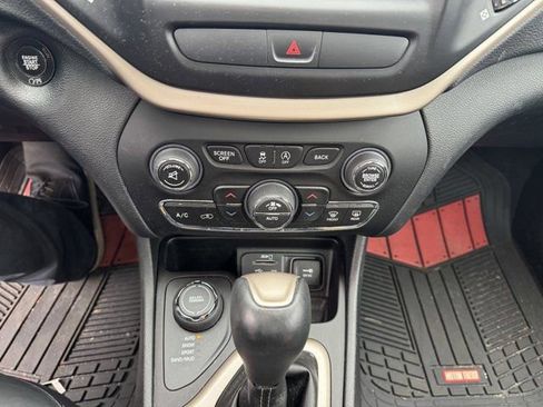 Used 2016 Jeep Cherokee Limited image 20